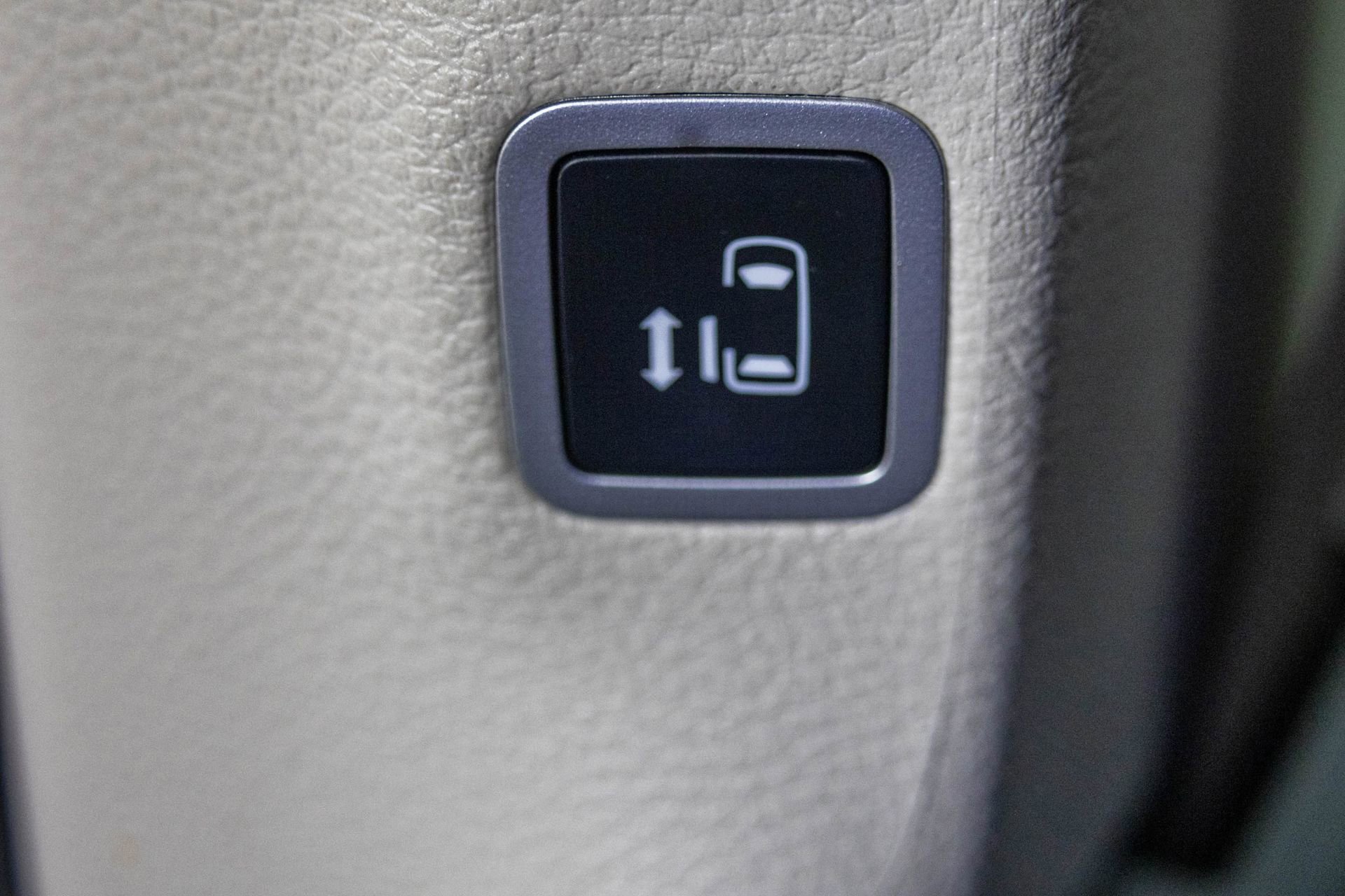 Used 2024 Chrysler Pacifica Touring-L image 32