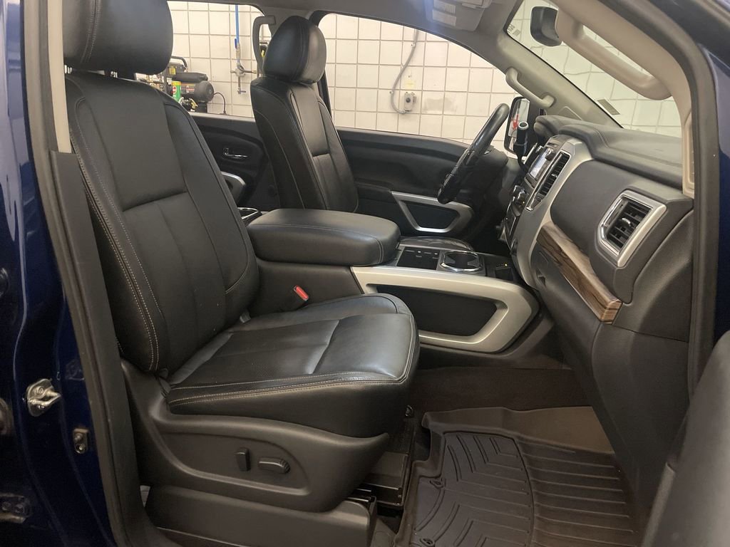 Used 2016 Nissan Titan SL image 22