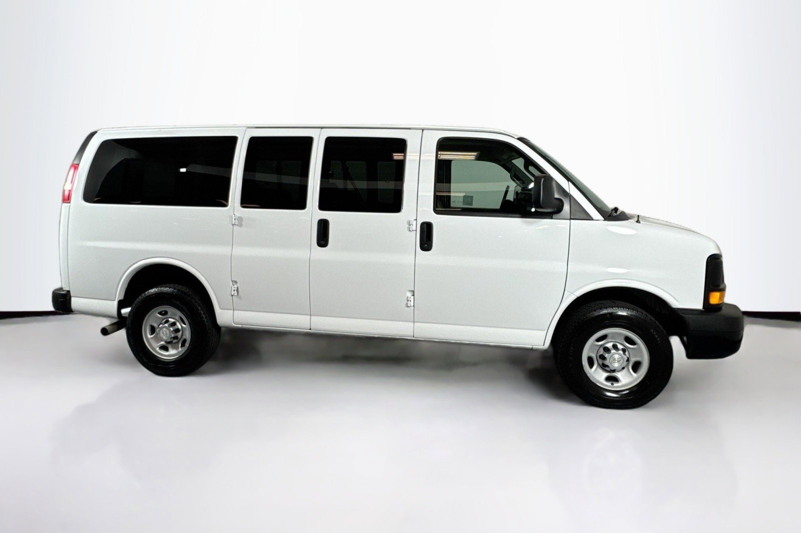 Used 2016 Chevrolet Express 2500 LS image 4