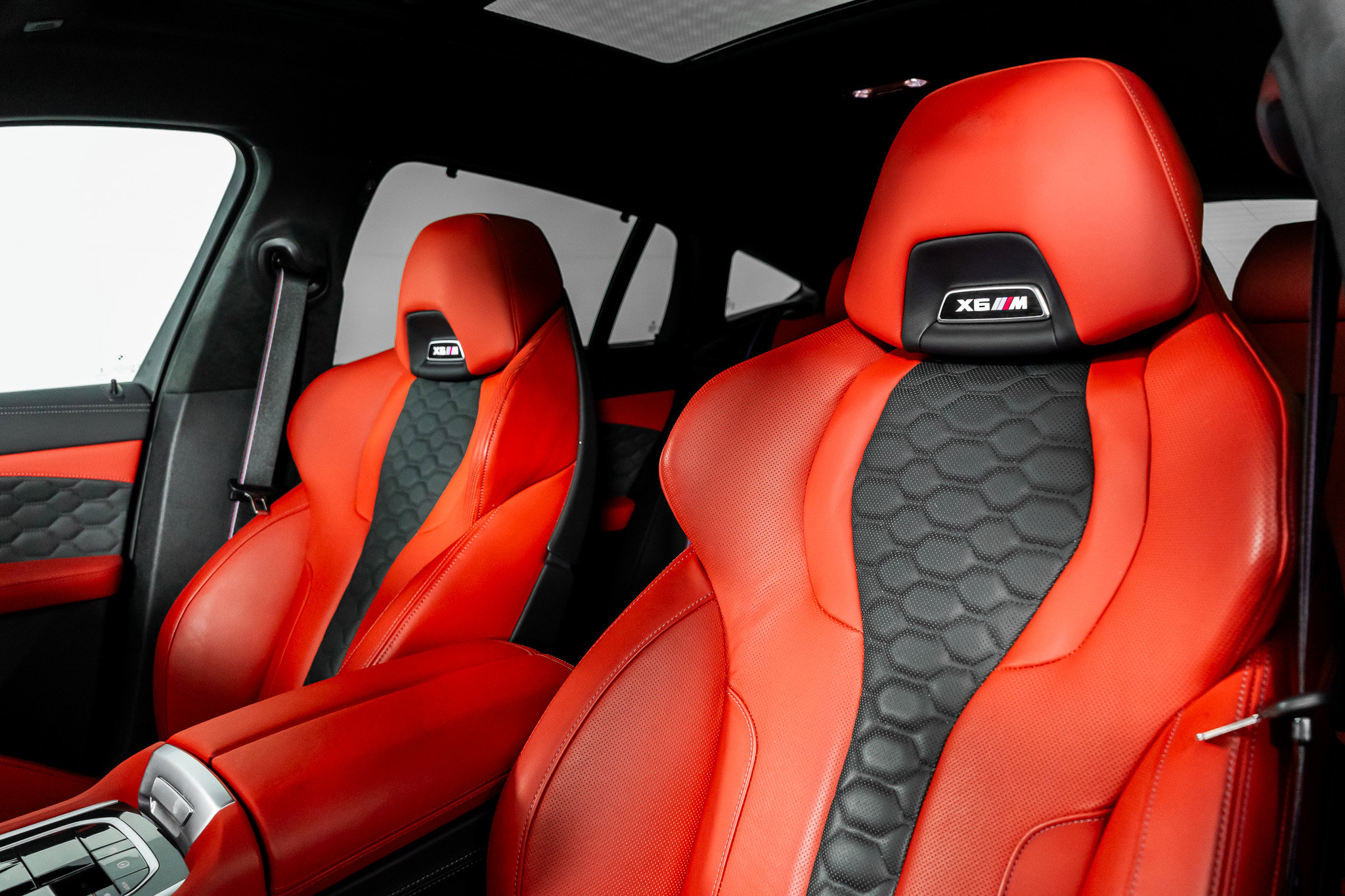 Used 2025 BMW X6 M Competition image 3