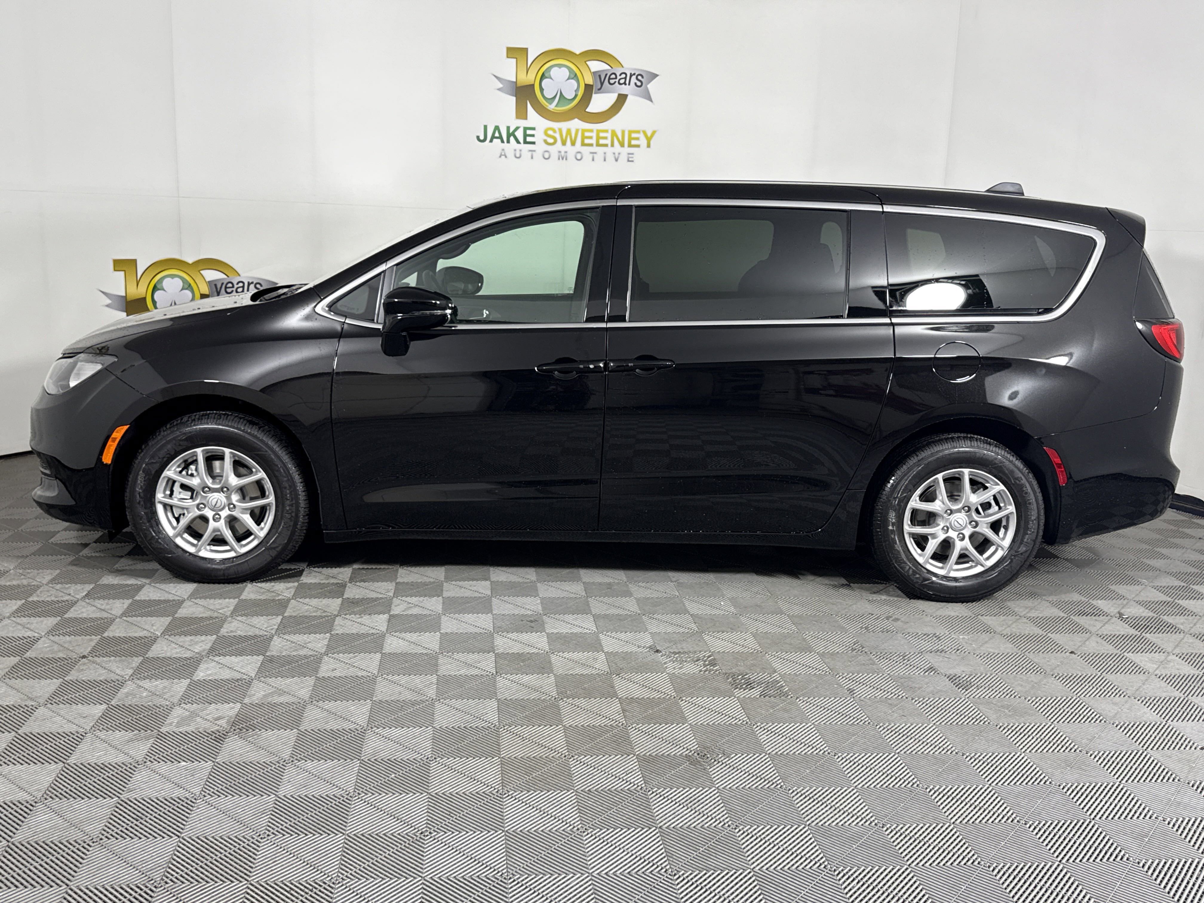 New 2026 Chrysler Voyager LX FWD image 5