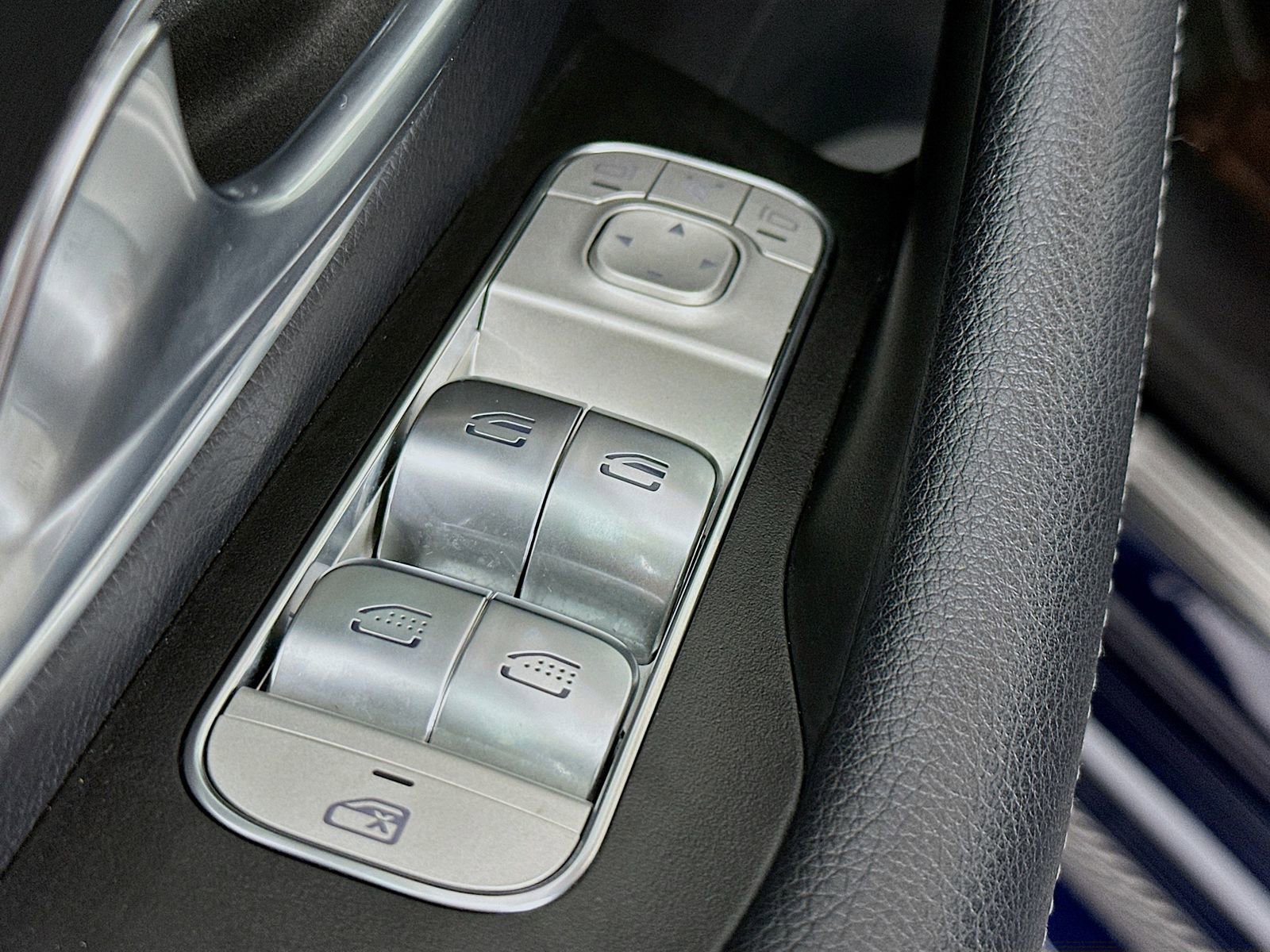 Used 2022 Mercedes-Benz GLS 450 4MATIC image 18