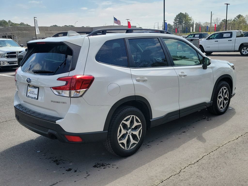Used 2023 Subaru Forester Premium image 3