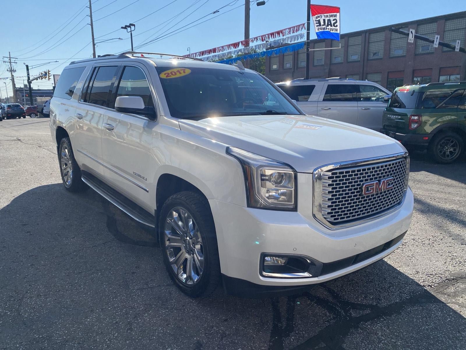 Used 2017 GMC Yukon XL Denali w/ Open Road Package AWD/4WD image 9