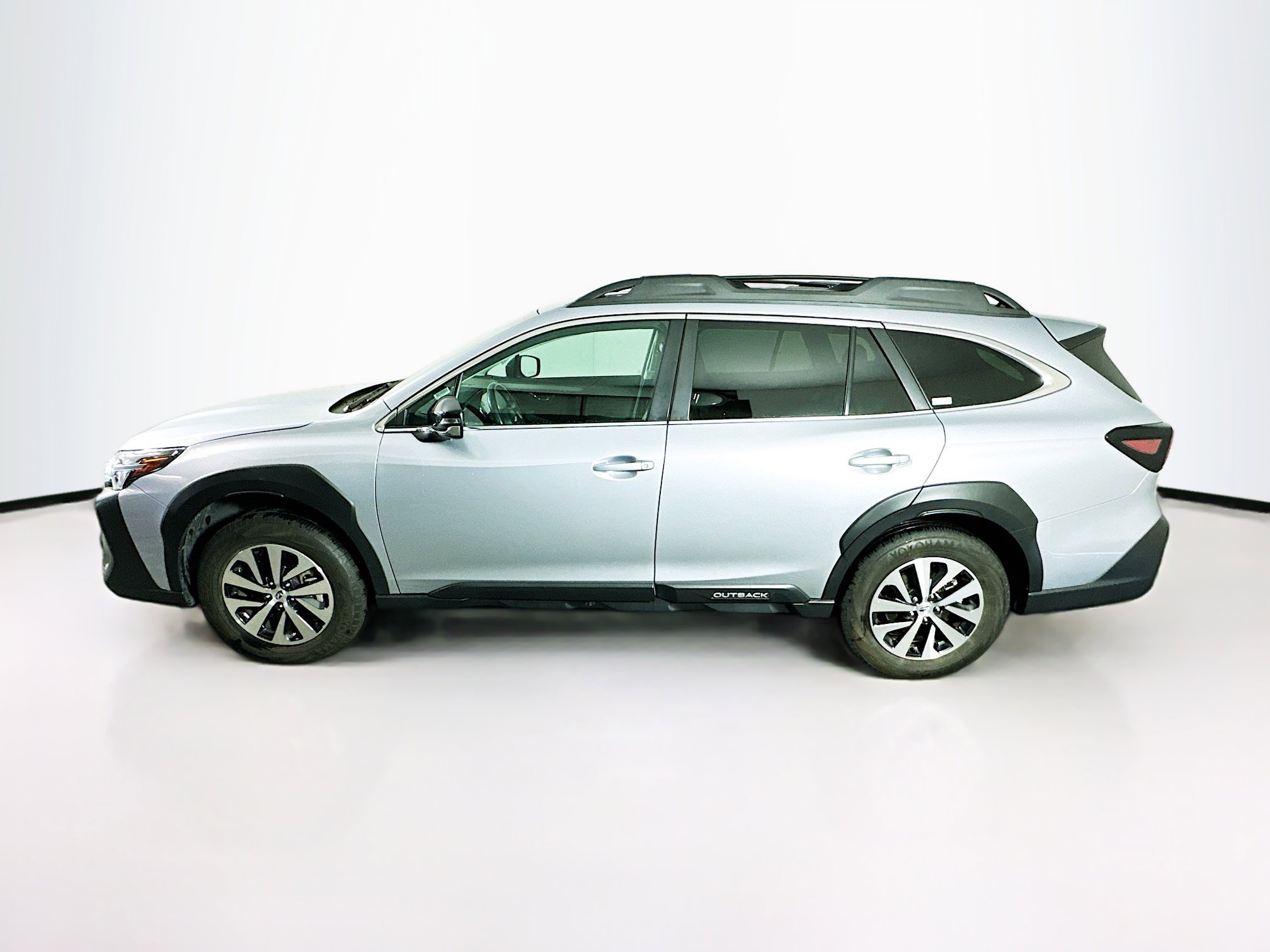 Used 2025 Subaru Outback Premium AWD/4WD image 4
