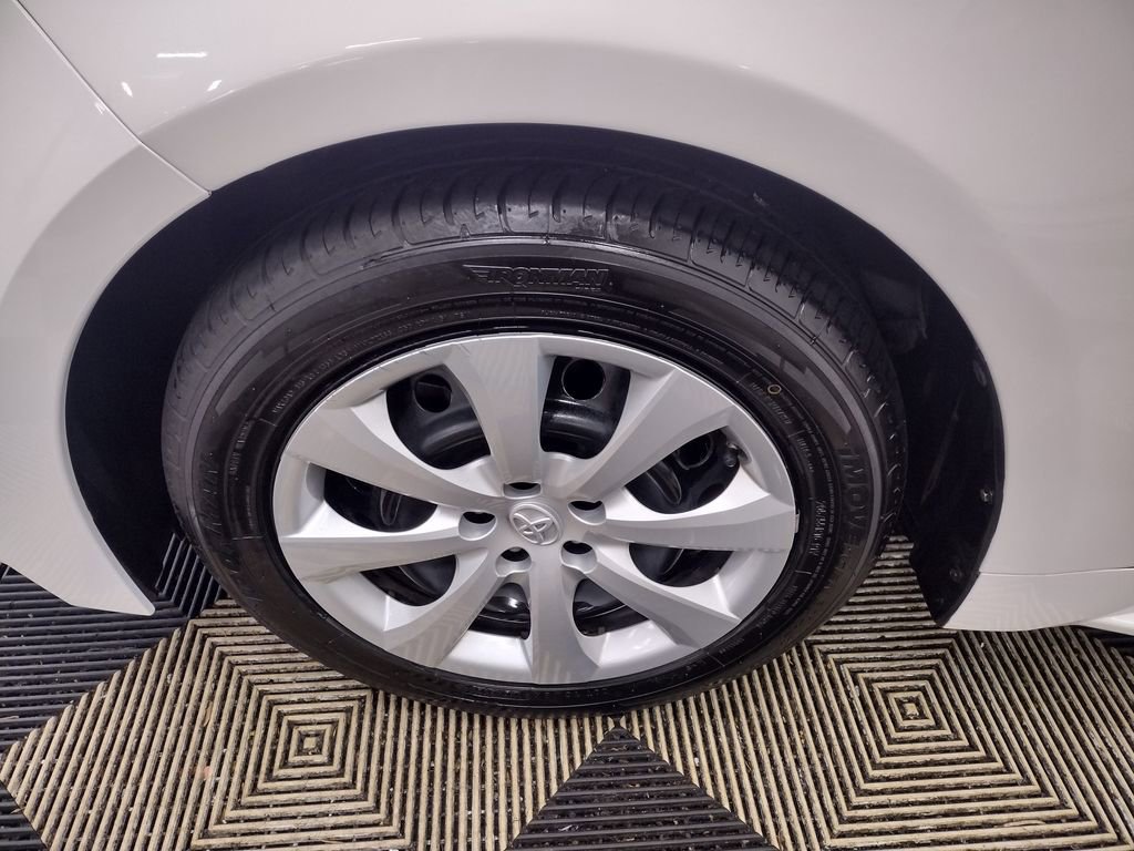 Used 2023 Toyota Corolla LE image 5