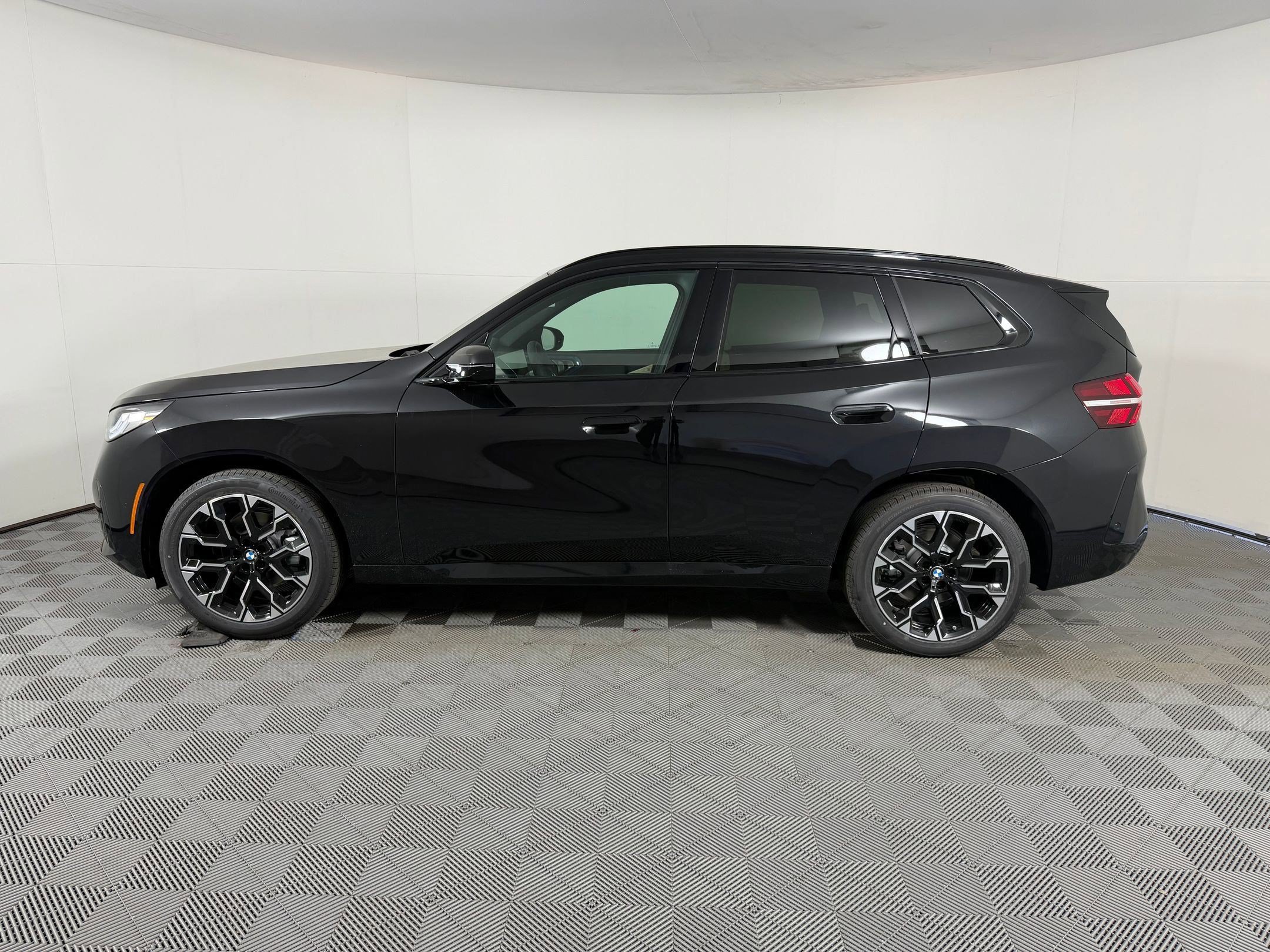 Used 2026 BMW X3 xDrive30i w/ M Sport Package AWD/4WD image 2