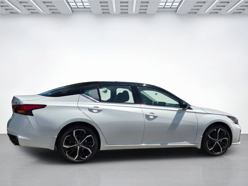 New 2026 Nissan Altima 2.5 SR FWD image 3
