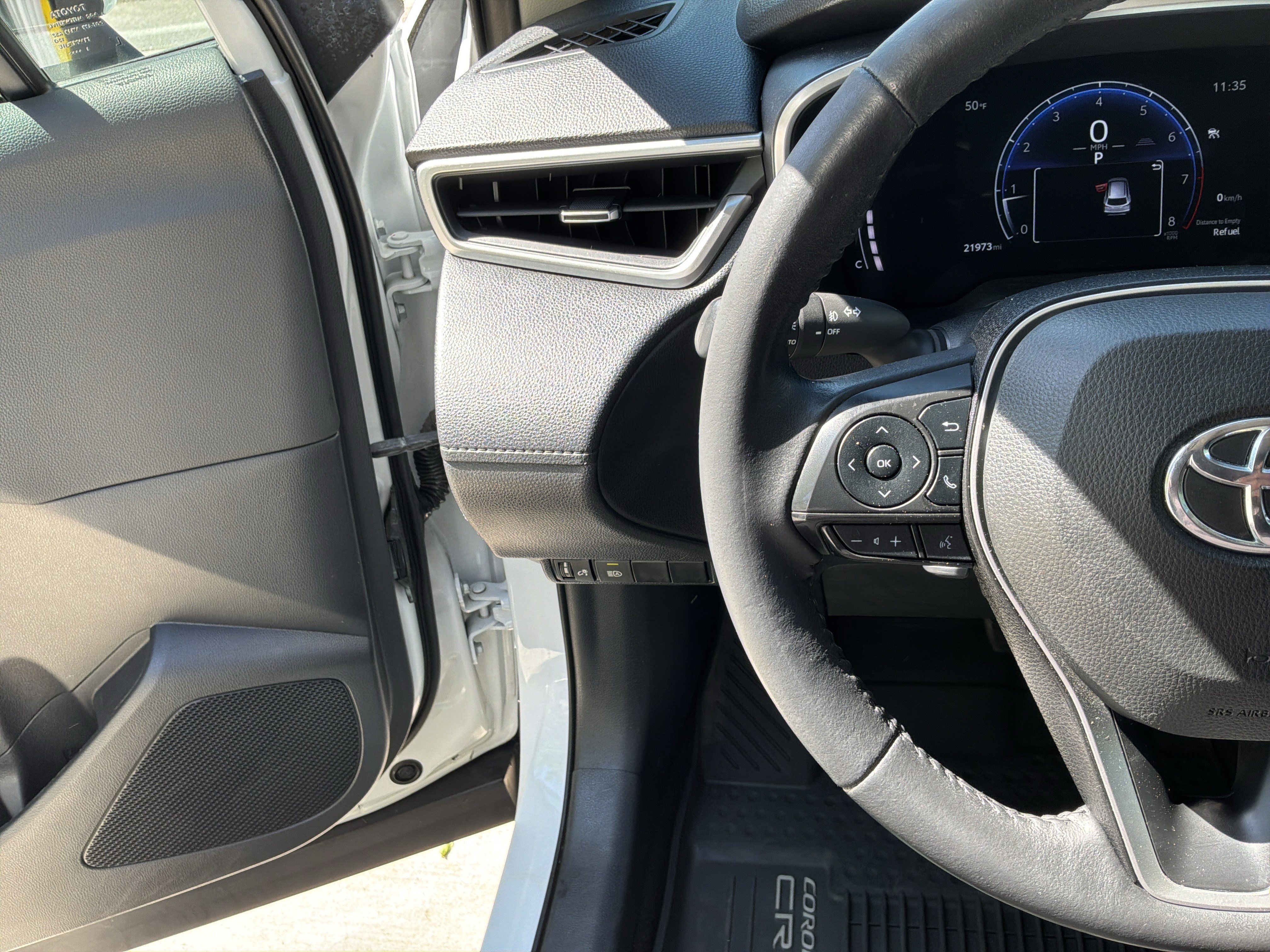 Used 2023 Toyota Corolla Cross XLE w/ Convenience Package FWD image 19