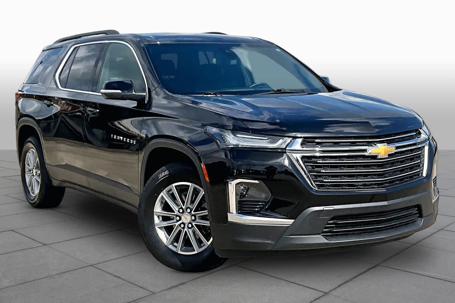 Used 2023 Chevrolet Traverse LT FWD image 3