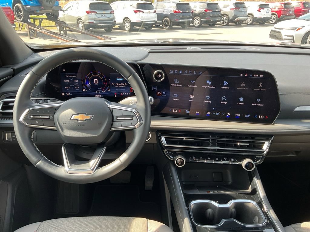 Used 2025 Chevrolet Traverse LT image 17