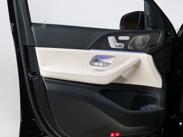 Used 2025 Mercedes-Benz GLS 63 AMG 4MATIC image 30