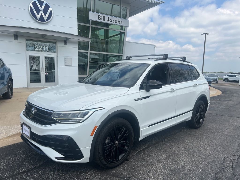 Used 2022 Volkswagen Tiguan SE R-Line AWD/4WD image 2