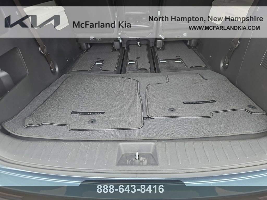 Used 2023 Kia Carnival EX image 25