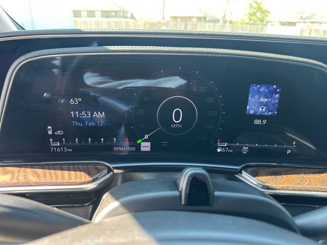 Used 2022 Cadillac Escalade Premium Luxury Platinum image 17