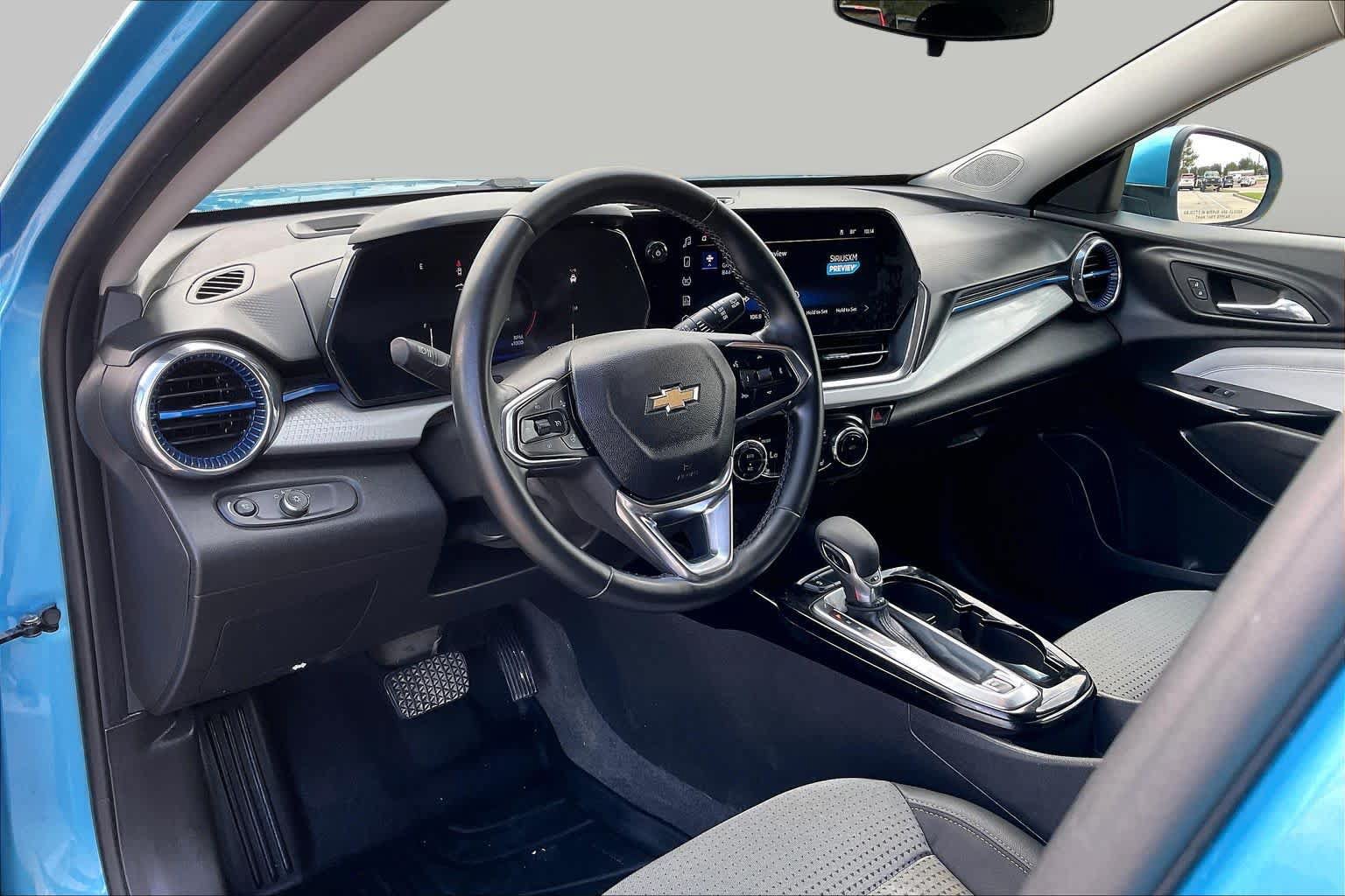 Used 2025 Chevrolet Trax LT w/ Driver Confidence Package FWD image 17