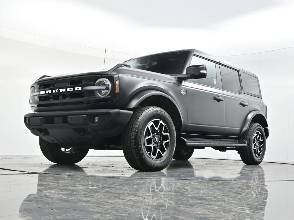 Used 2025 Ford Bronco Outer Banks w/ Matte Film Protection Package AWD/4WD image 46