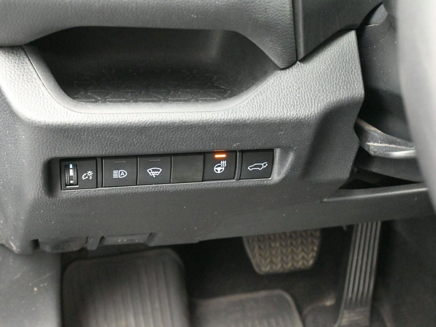 Used 2022 Toyota RAV4 XLE w/ Convenience Package image 31