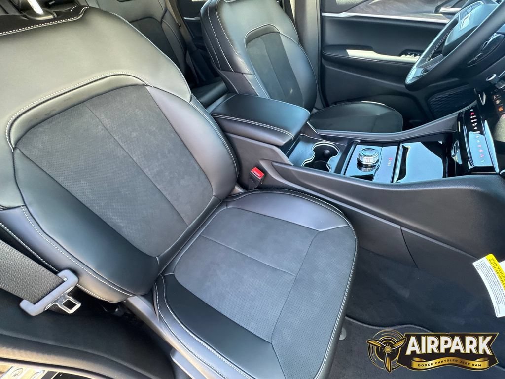 New 2026 Jeep Grand Cherokee Altitude RWD image 12