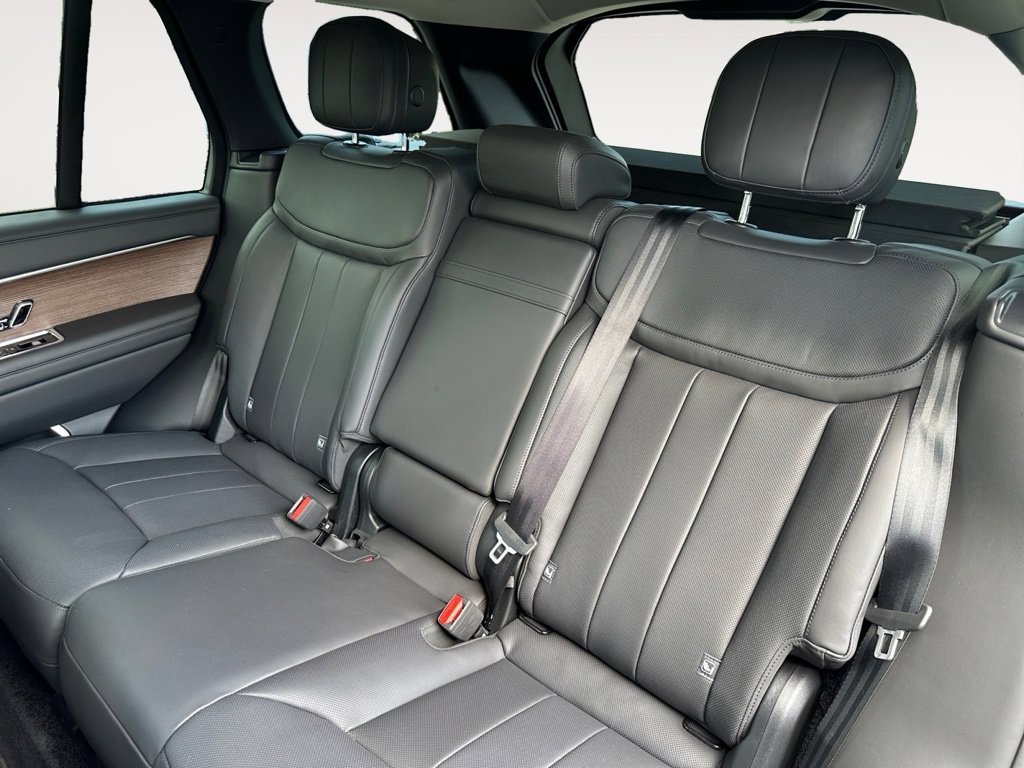 Used 2025 Land Rover Range Rover SE AWD/4WD image 19