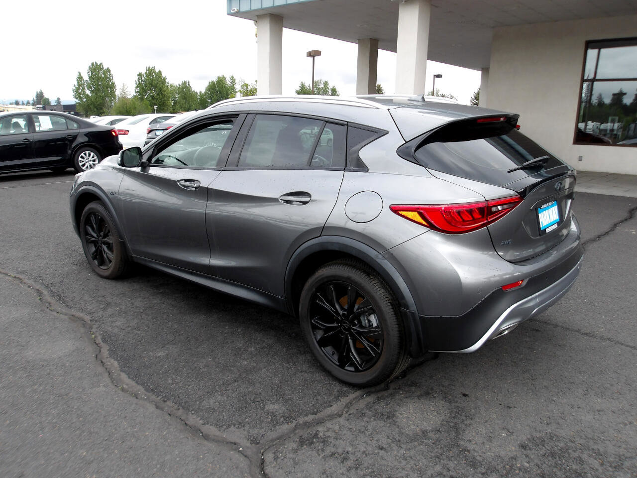 Used 2018 INFINITI QX30 Premium w/ Navigation Package image 3