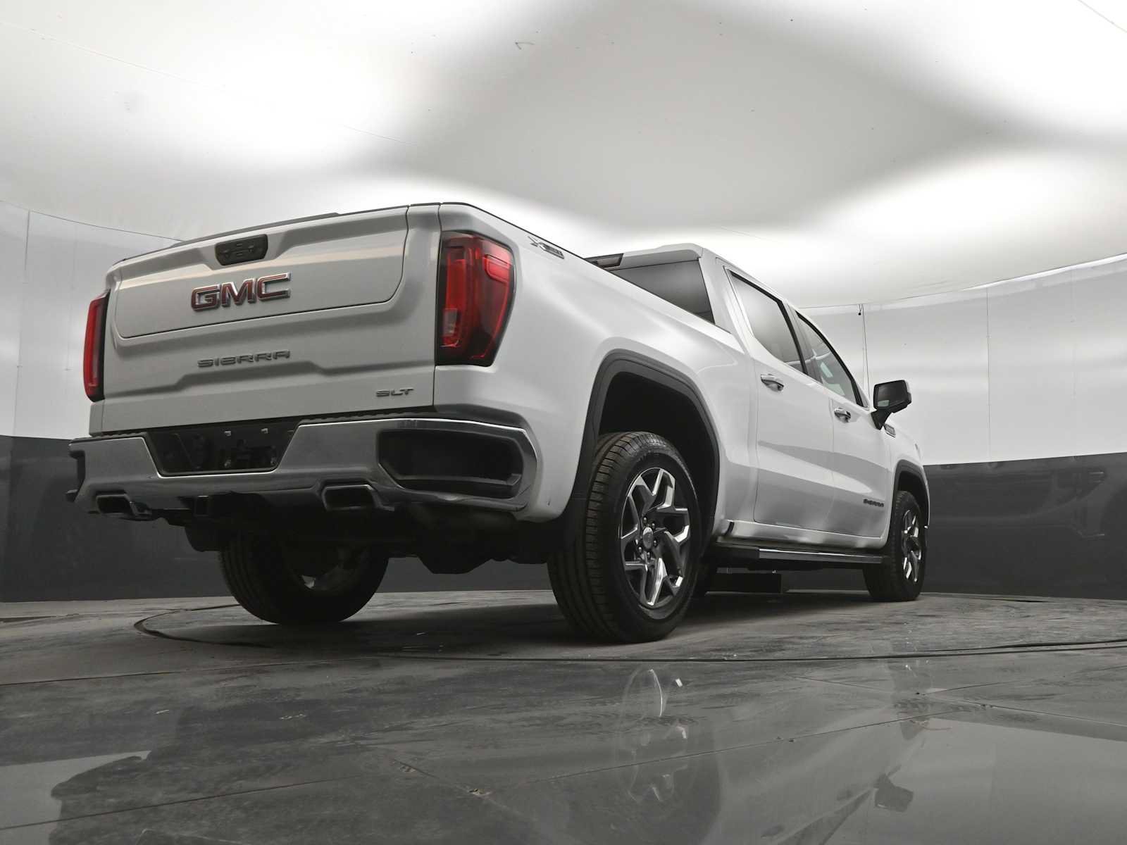 Used 2023 GMC Sierra 1500 SLT w/ SLT Premium Package AWD/4WD image 41