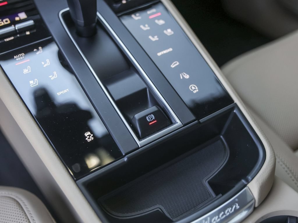 Certified 2026 Porsche Macan AWD/4WD image 26