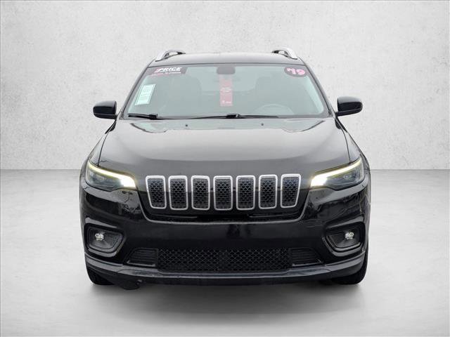 Used 2019 Jeep Cherokee Latitude Plus image 2