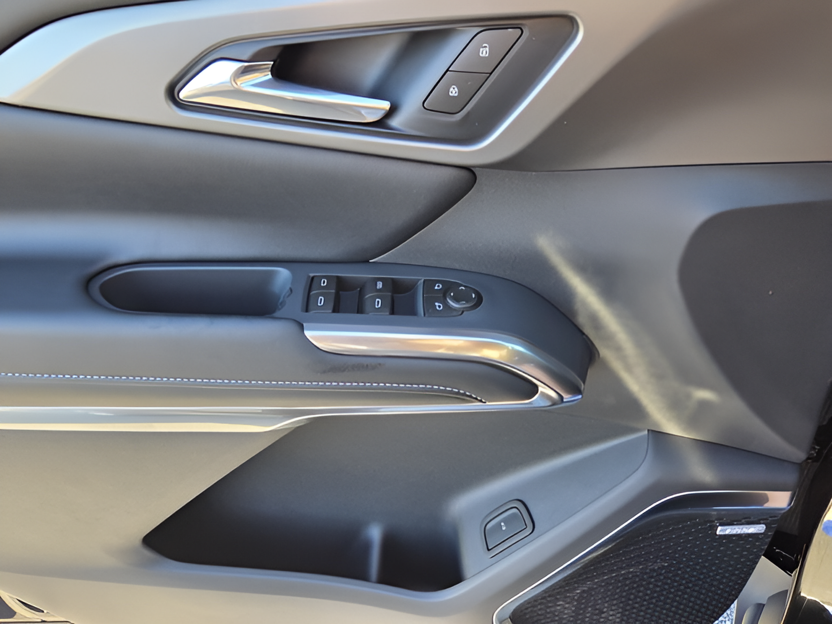 New 2027 Chevrolet Traverse LT w/ Enhanced Driving Package FWD image 29