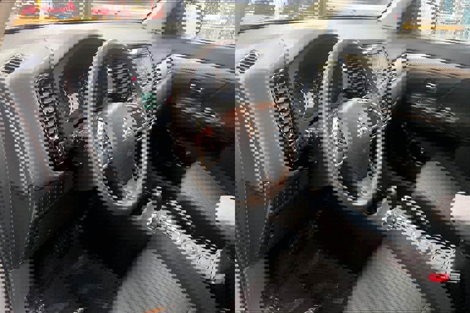 Used 2014 Mitsubishi Outlander ES image 18