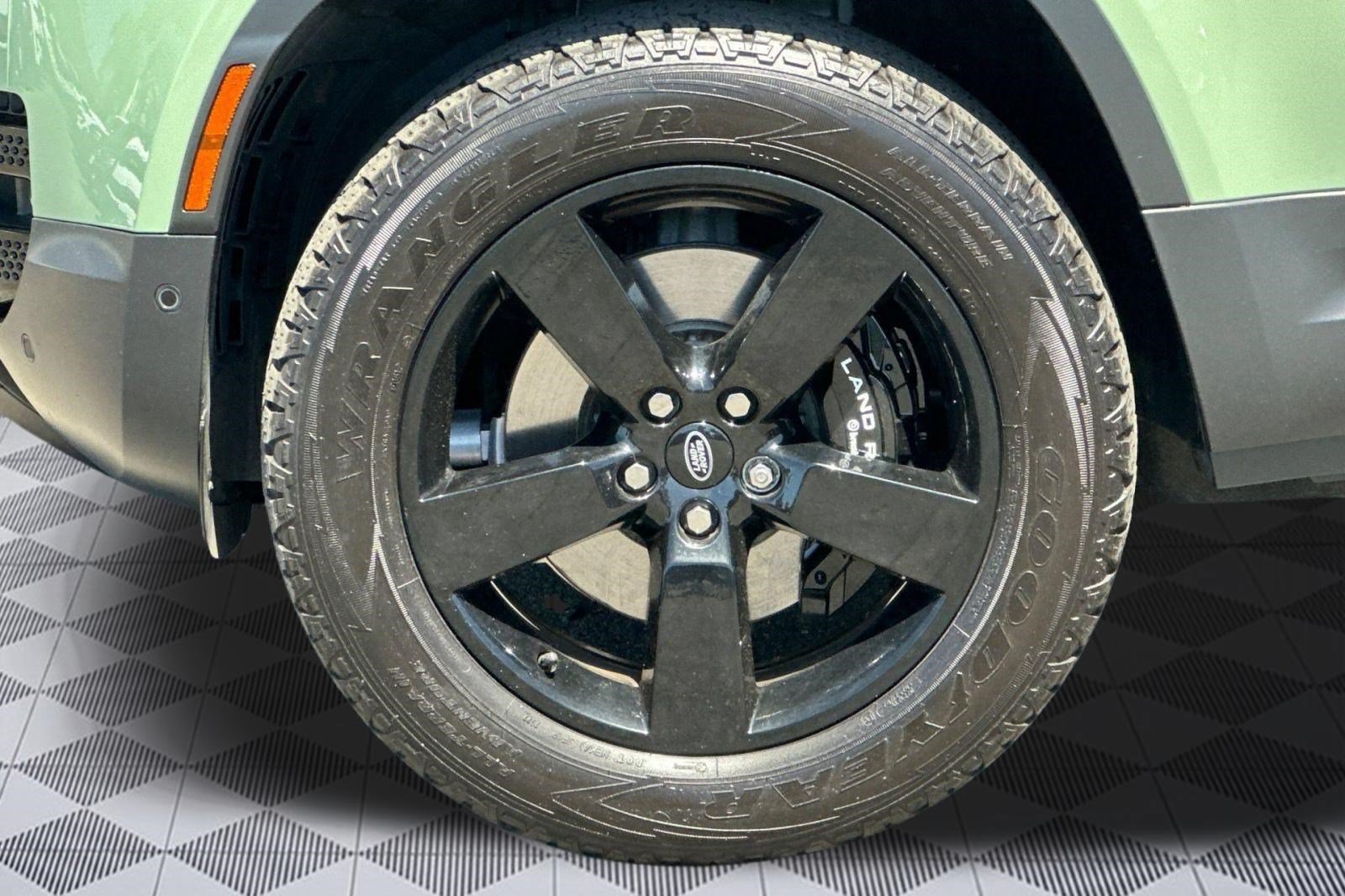 Used 2023 Land Rover Defender 110 75th Limited Edition AWD/4WD image 12