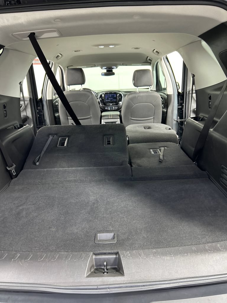 Used 2021 Chevrolet Traverse LT FWD image 22