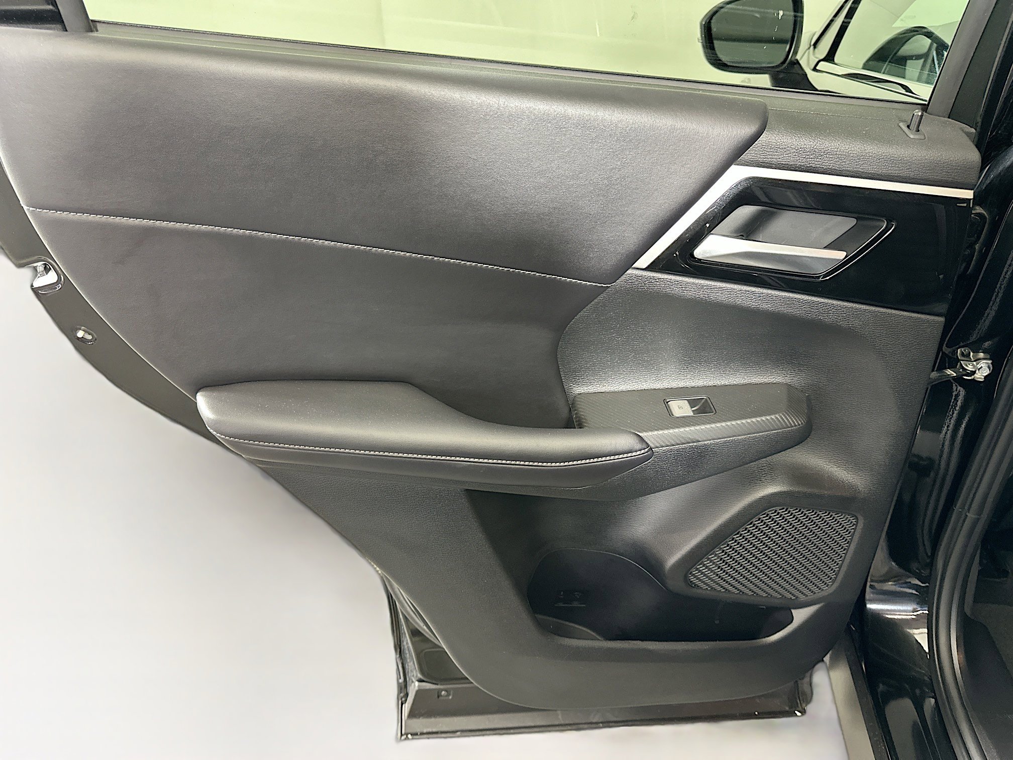 Used 2024 Mitsubishi Outlander SE Black Edition image 29