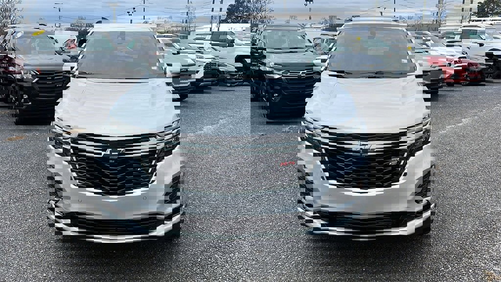 Used 2022 Chevrolet Equinox RS w/ RS Leather Package image 2