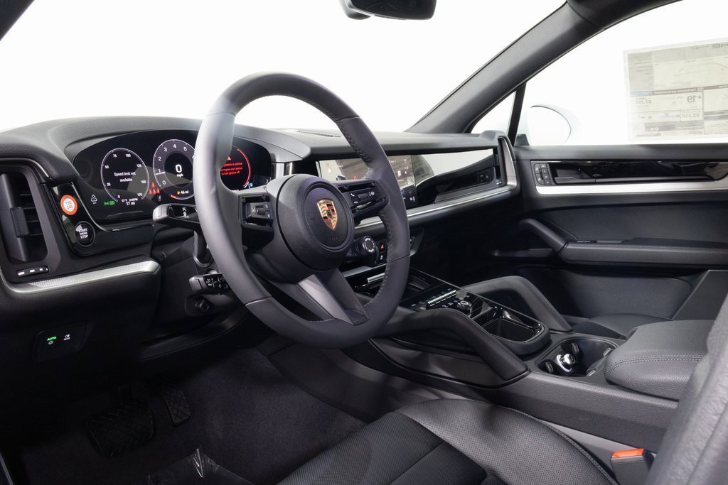 Used 2025 Porsche Cayenne image 4