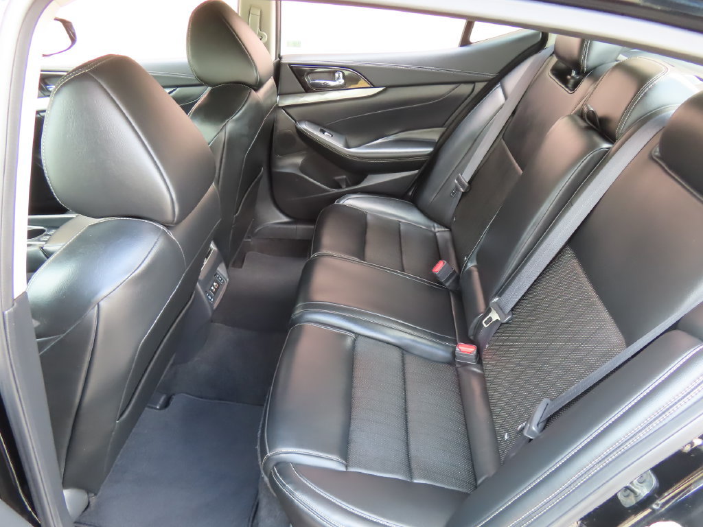 Used 2023 Nissan Maxima SL FWD image 11