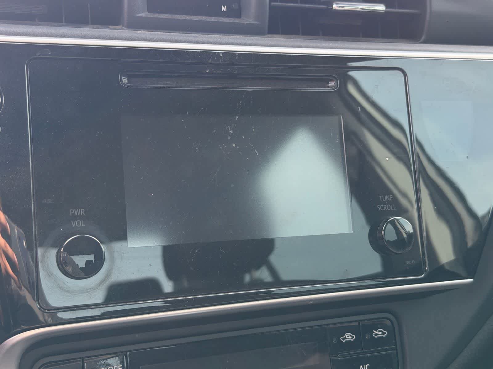Used 2019 Toyota Corolla LE w/ Carpet Mat Package (TMS) FWD image 13