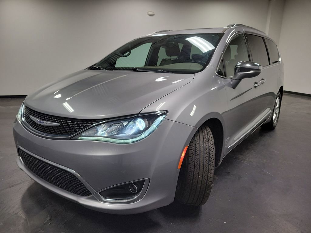 Used 2020 Chrysler Pacifica Limited image 5