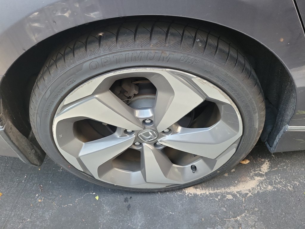 Used 2018 Honda Accord Touring image 11
