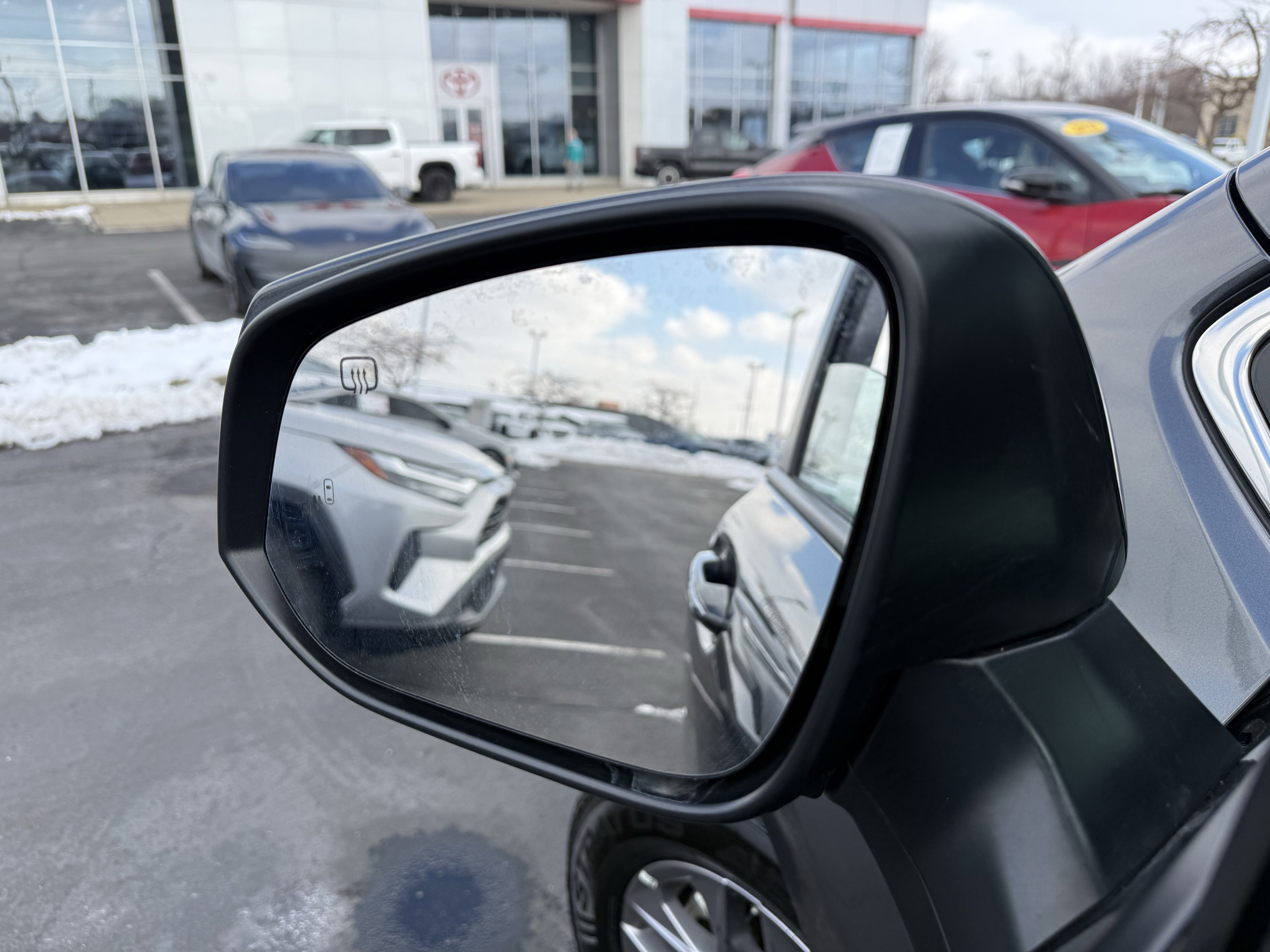 Used 2025 Toyota Sienna XLE image 23