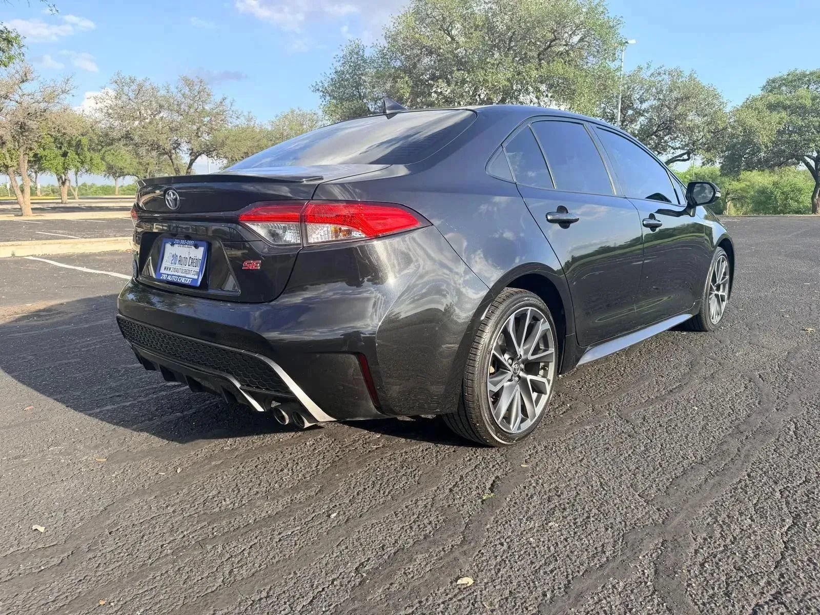 Used 2022 Toyota Corolla SE FWD image 5