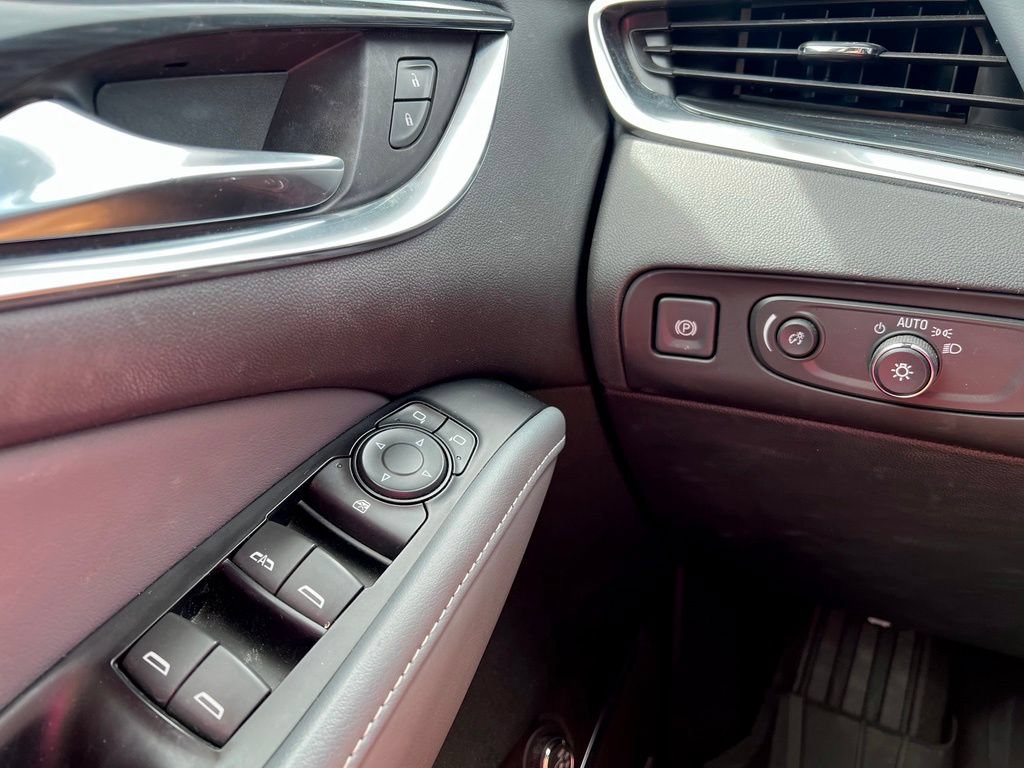Used 2020 Buick Enclave Essence w/ Sound and Sites Package FWD image 11