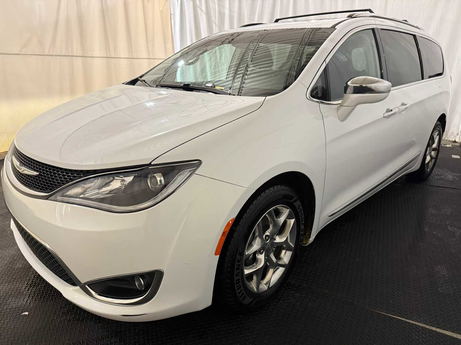 Used 2019 Chrysler Pacifica Limited image 6