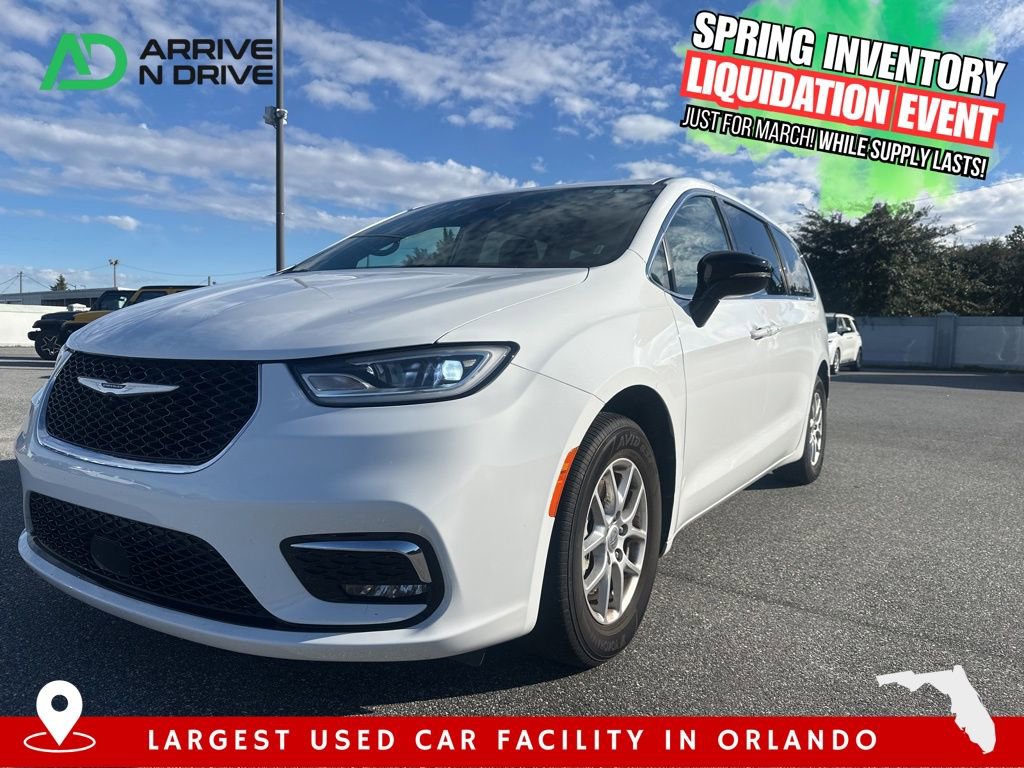 Used 2024 Chrysler Pacifica Touring-L image 1