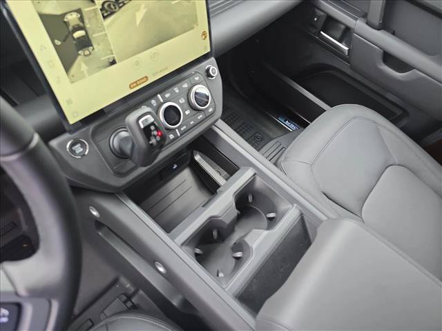 New 2026 Land Rover Defender 90 X-Dynamic SE AWD/4WD image 24