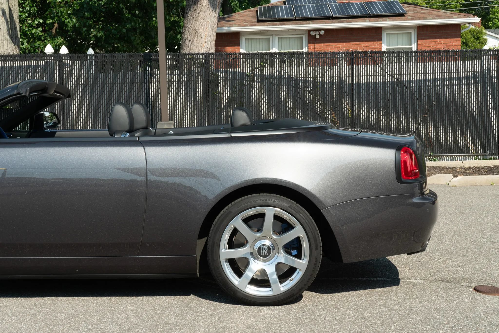 Used 2017 Rolls-Royce Dawn RWD image 37