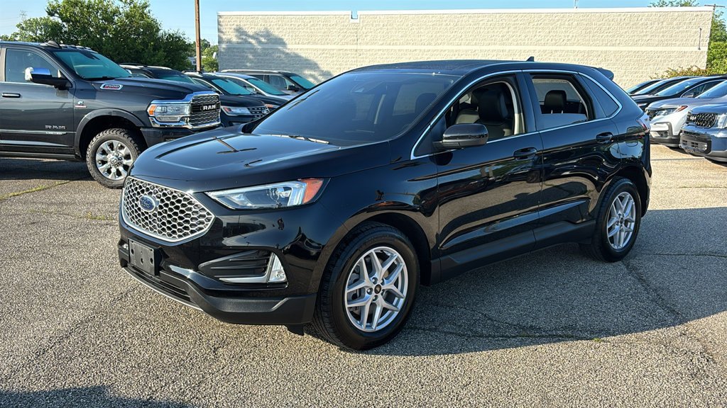 Used 2024 Ford Edge SEL w/ Convenience Package AWD/4WD image 3