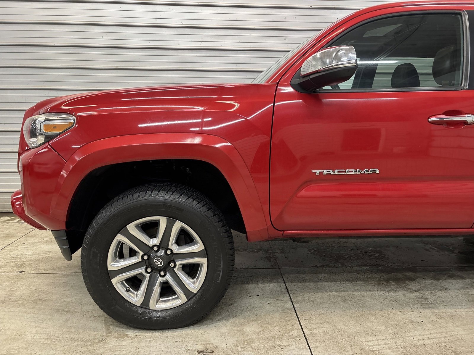 Used 2017 Toyota Tacoma Limited image 4