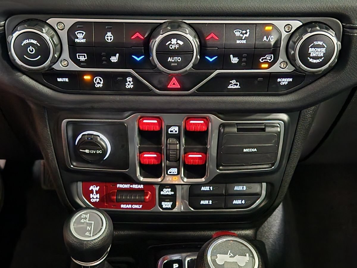 Used 2024 Jeep Wrangler Unlimited Rubicon w/ Technology Group AWD/4WD image 39