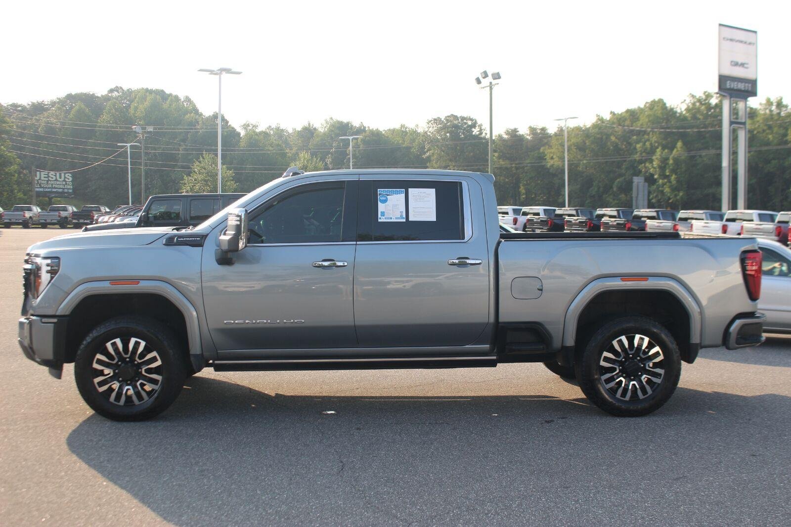 Used 2024 GMC Sierra 3500 Denali Ultimate AWD/4WD image 4